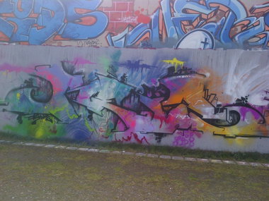Graffiti Wall in Hamburg - Photo by moschek - reiz, fk (2014)