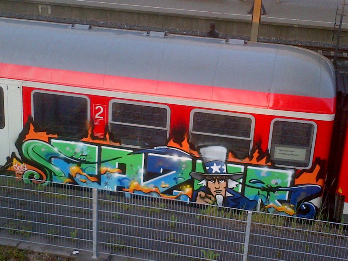 Graffiti Train - Photo by moschek - razor, cos