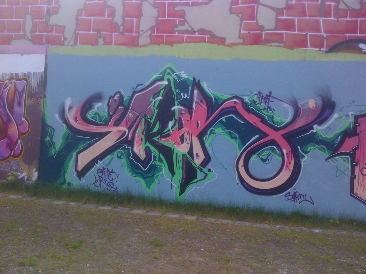 Graffiti Wall in Hamburg - Photo by moschek - impor, ois, yrz (2014)