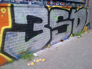 Graffiti Bombing - Photo by moschek - 3sd (2014)