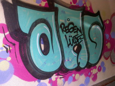 Graffiti Bombing - Photo by moschek - ang