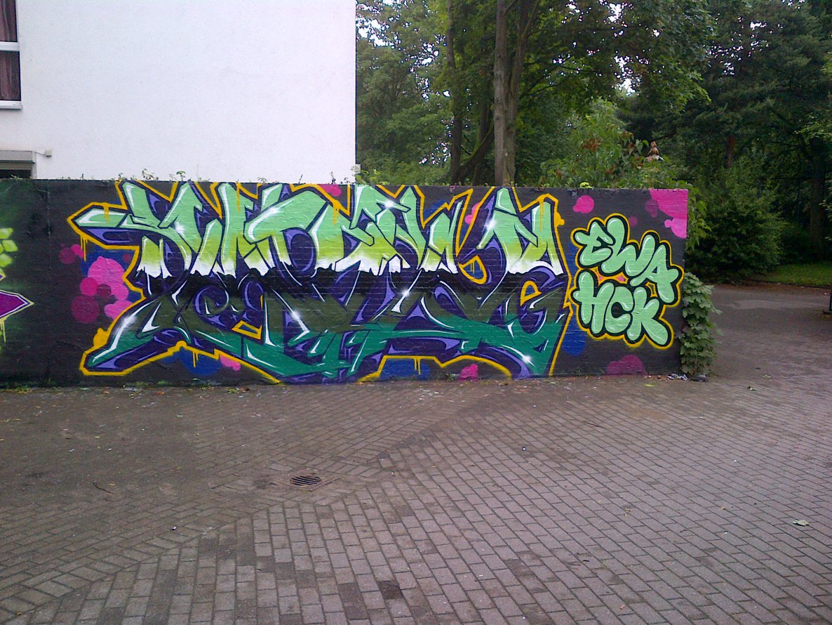 Graffiti Wall - Photo by moschek - min, ewa, hck (2014)