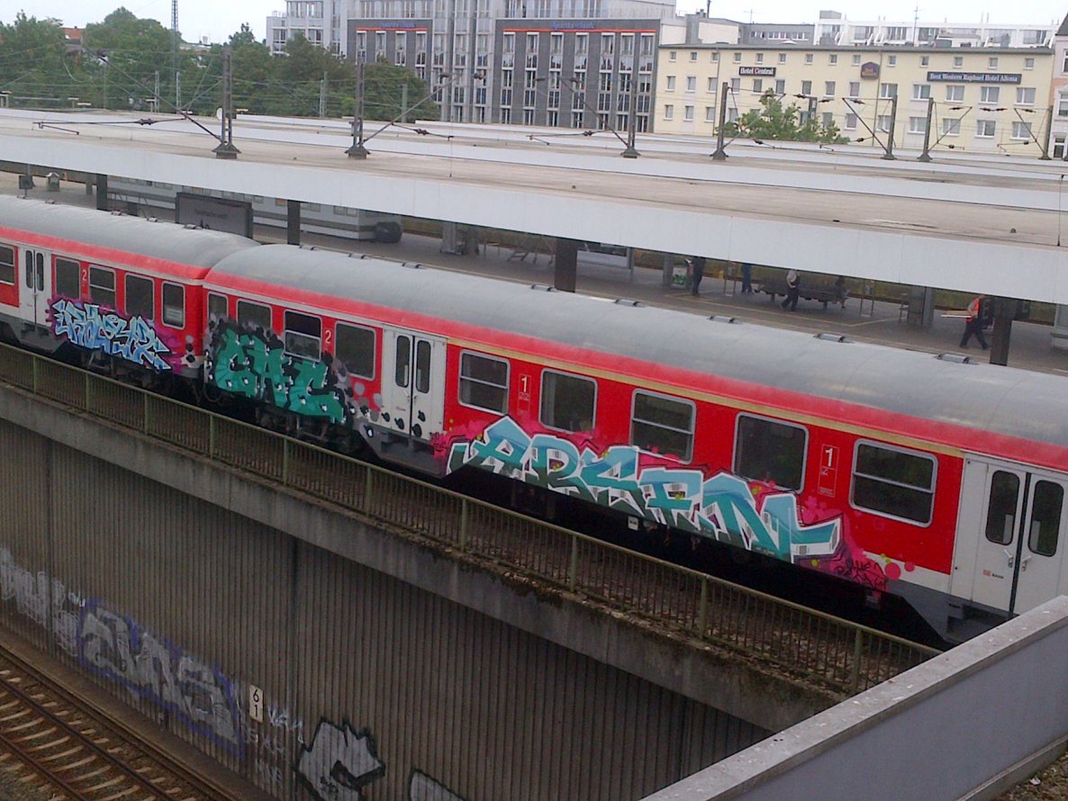 Graffiti Train - Photo by moschek - cac, arsen (2014)