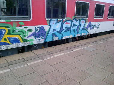 Graffiti Train - Photo by moschek - regl, azn
