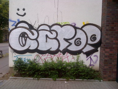 Graffiti Bombing in Hamburg - Photo by moschek - zztop, dsf, cos (2014)