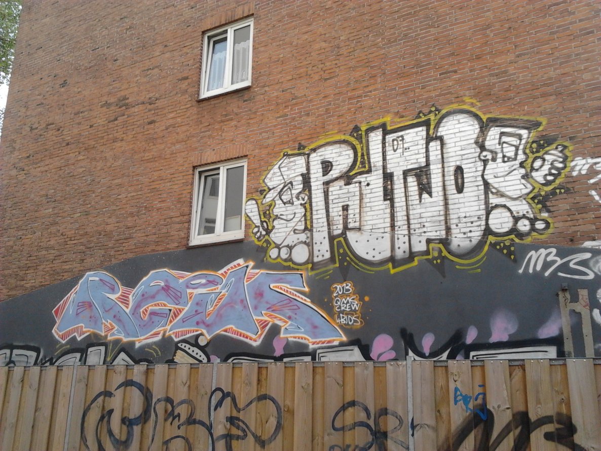 Graffiti Bombing in Hamburg - Photo by moschek - pnd, two, reik