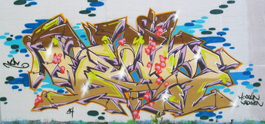 Graffiti Wall in Hamburg - Photo by moschek - nun, vhs (2014)