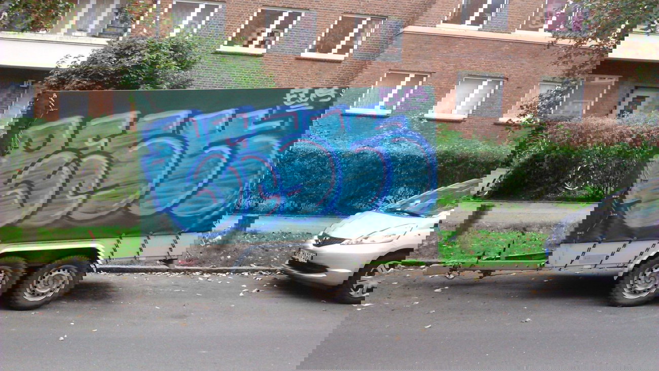 Graffiti Bombing in Hamburg - Photo by moschek