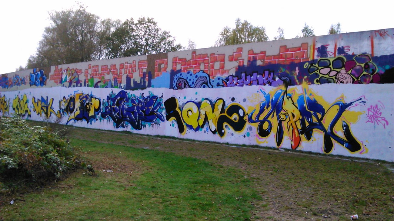 Graffiti Wall in Hamburg - Photo by moschek - impor, rqnz, juse781 (2014)