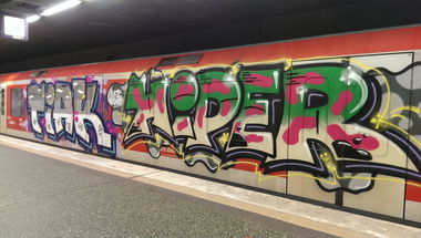 Graffiti Train - Photo by moschek - Tiak, hiper, fk (2016)