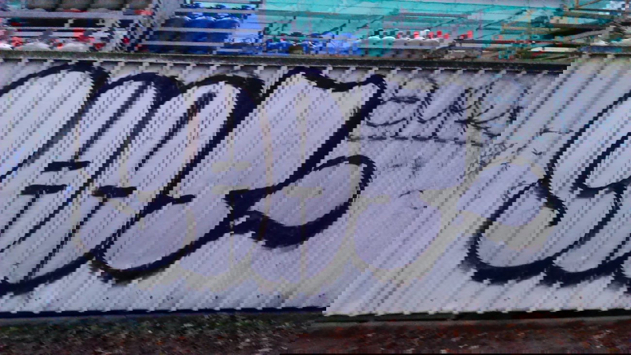 Graffiti Bombing - Photo by moschek - shat