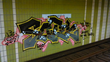 Graffiti Bombing in Hamburg - Photo by moschek - sotek, hs, ois (2015)