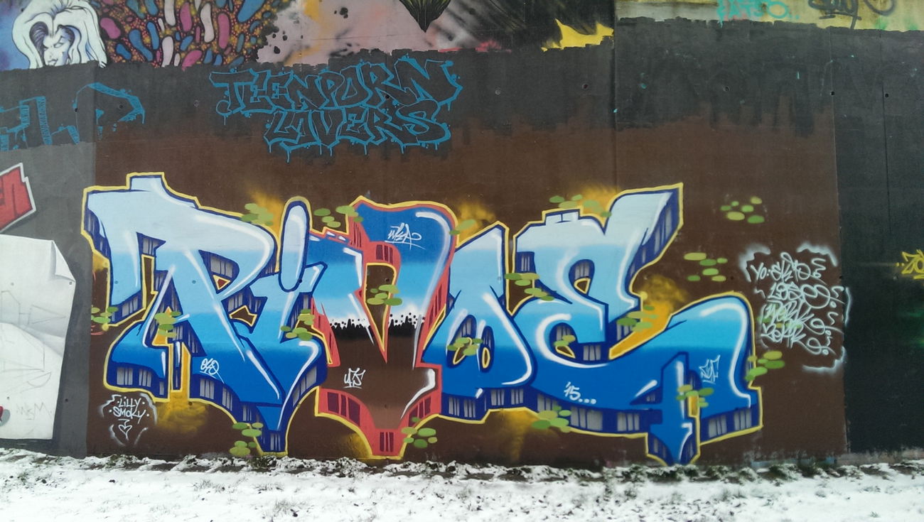 Graffiti Wall in Hamburg - Photo by moschek - Pivoe (2015)