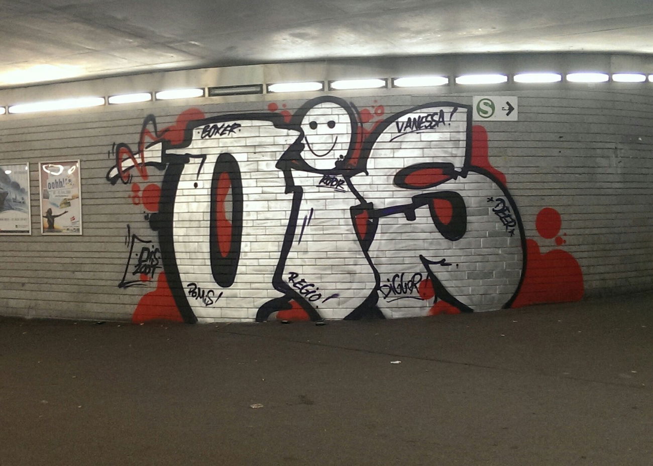 Graffiti Bombing in Hamburg - Photo by moschek - Ois (2018)