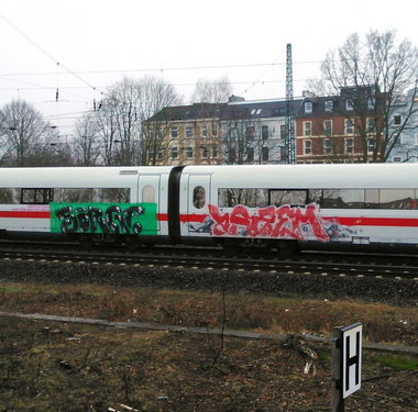 Graffiti Train - Photo by moschek - sorge, yazem (2015)