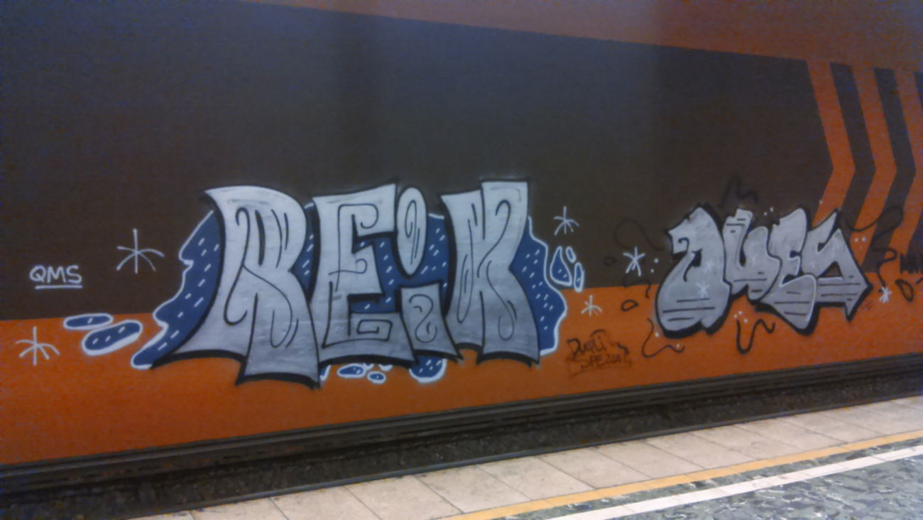 Graffiti Bombing in Hamburg  - Photo by moschek - Reik, ques, end (2015)