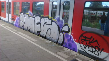 Graffiti Train in Wohnort - Photo by moschek - Gfk, pmfs, Kids (2015)