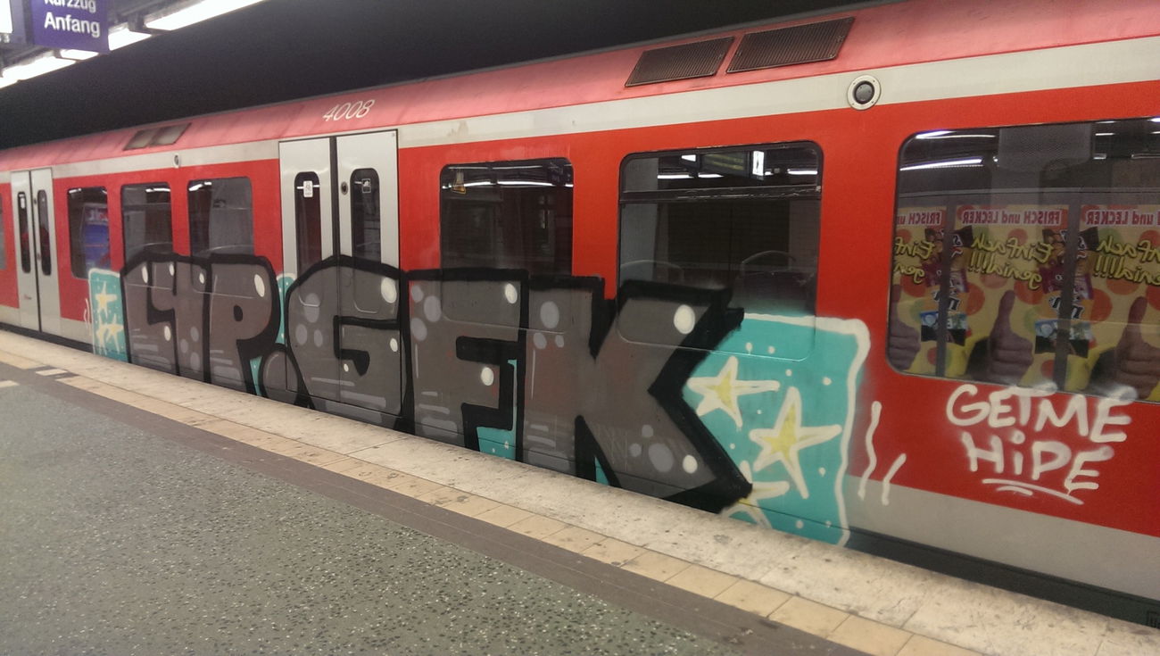 Graffiti Train - Photo by moschek - Lyp, gfk (2016)
