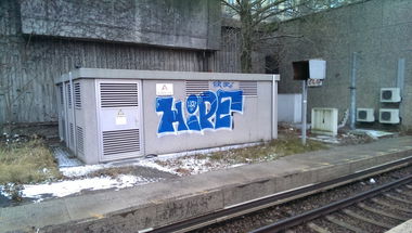 Graffiti Bombing in Hamburg - Photo by moschek - Hipe, hsr (2015)