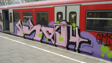 Graffiti Train - Photo by moschek - nes, gms (2015)