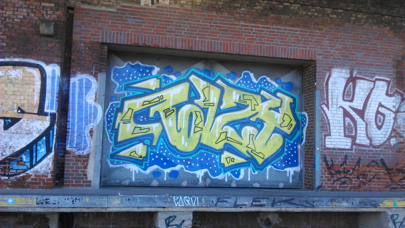 Graffiti Wall in Hamburg  - Photo by moschek - Razy