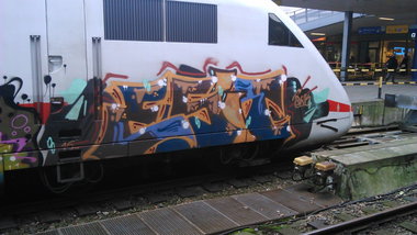 Graffiti Train - Photo by moschek - esit, swk
