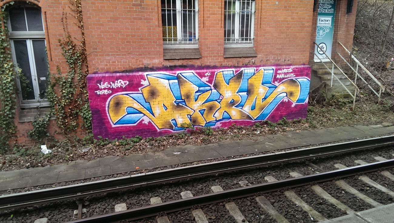 Graffiti Wall in Hamburg - Photo by moschek - Akro