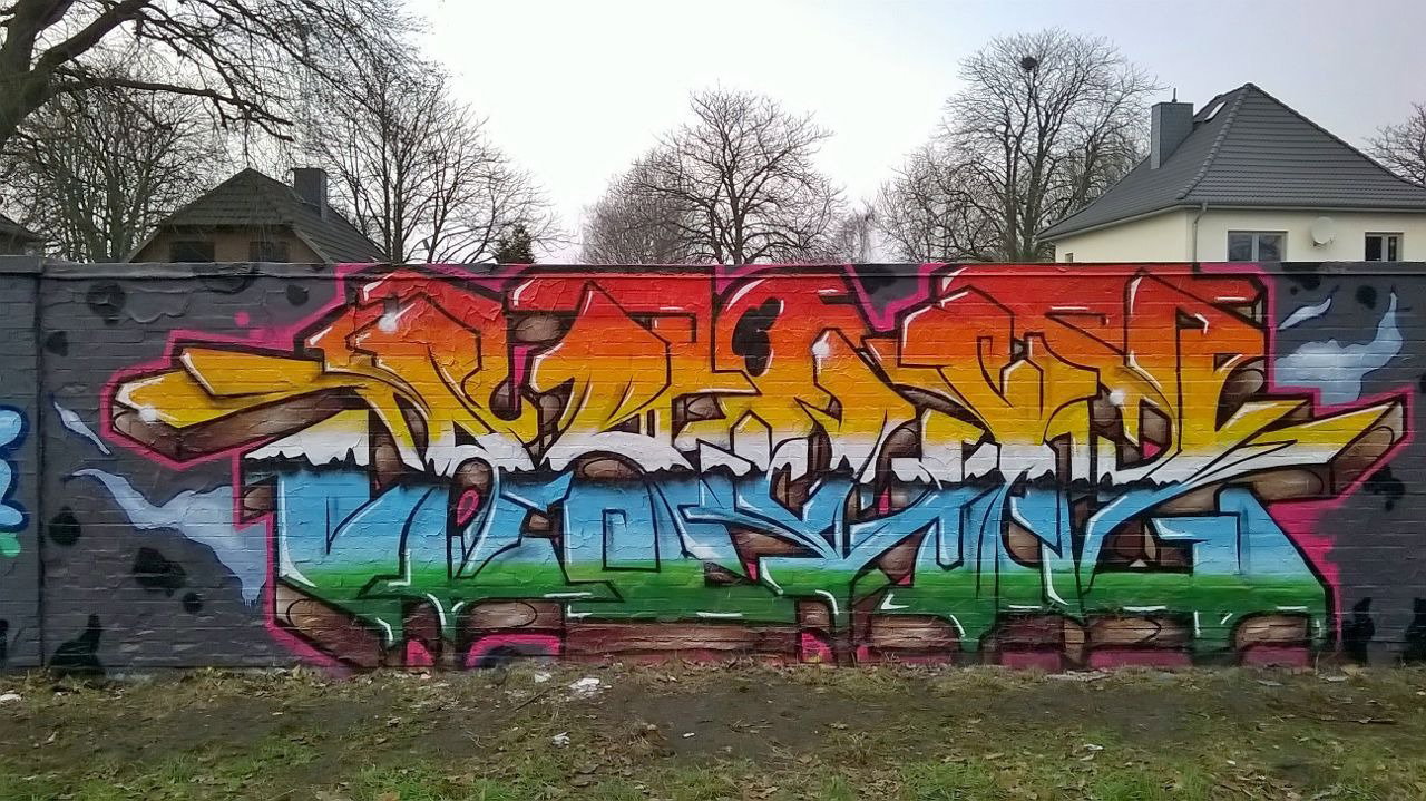 Graffiti Wall in Hamburg  - Photo by moschek - Min, ewa (2015)