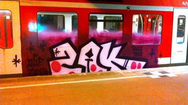 Graffiti Train - Photo by moschek - zak, dsf (2015)