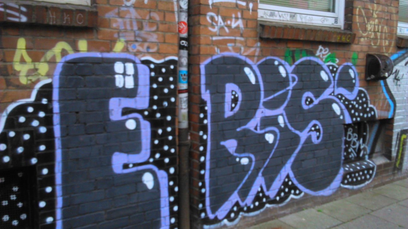 Graffiti Wall in Wohnort - Photo by moschek