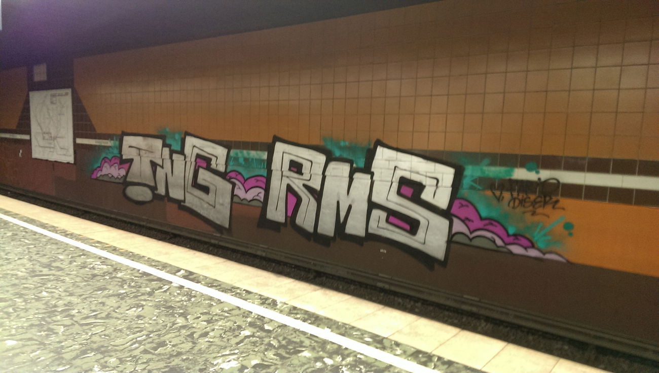 Graffiti Bombing - Photo by moschek - Tng, rms