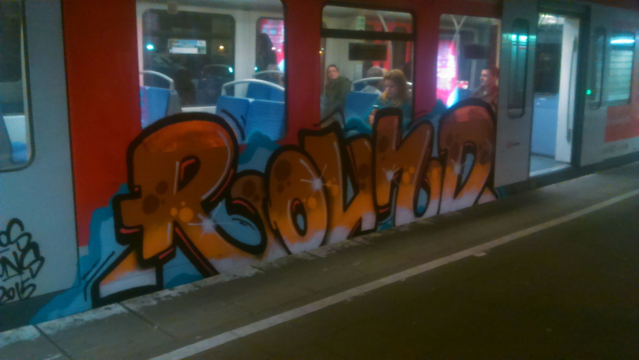 Graffiti Train - Photo by moschek - Round, cos, lons (2015)