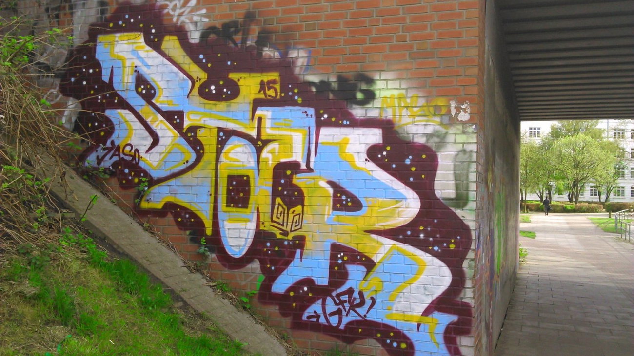 Graffiti Wall in Hamburg - Photo by moschek - Star, gfk (2015)