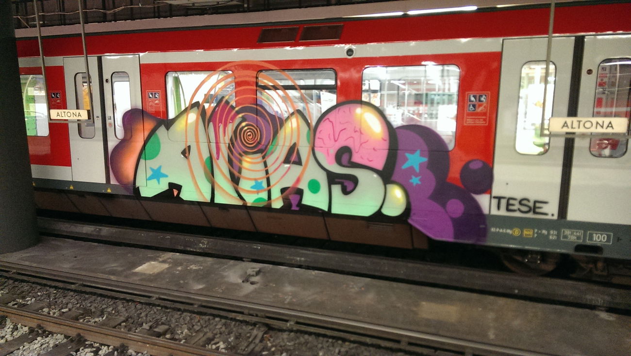 Graffiti Train - Photo by moschek - Alias (2017)