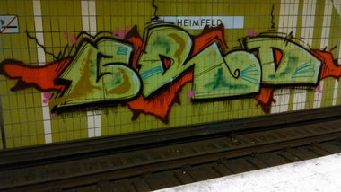 Graffiti Bombing in Hamburg - Photo by moschek - brd (2015)