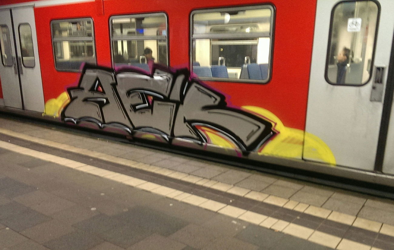 Graffiti Train - Photo by moschek - Aek (2018)