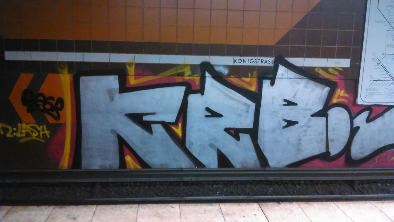 Graffiti Bombing in Hamburg  - Photo by moschek - Krb (2015)
