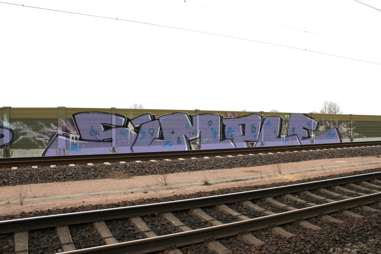 Graffiti Bombing in Wohnort - Photo by moschek - Simple, simpel, yrz (2014)