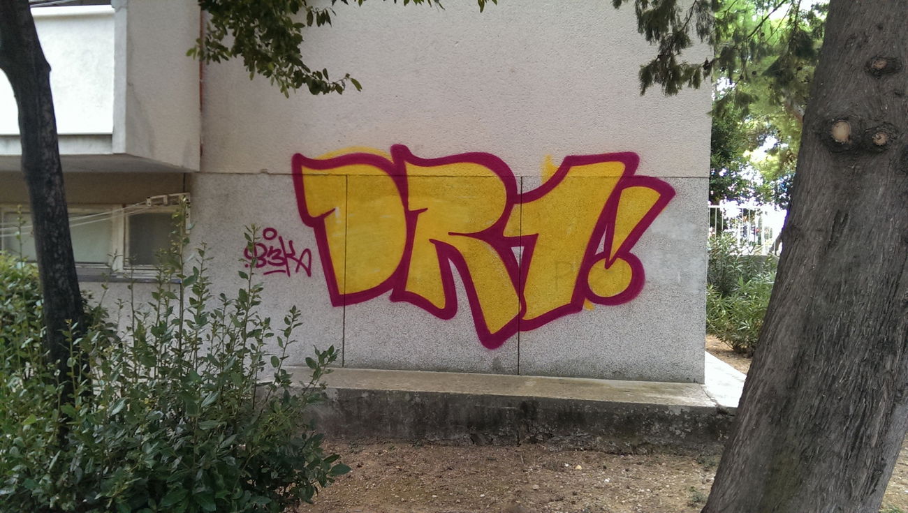 Graffiti Bombing in Split - Photo by moschek