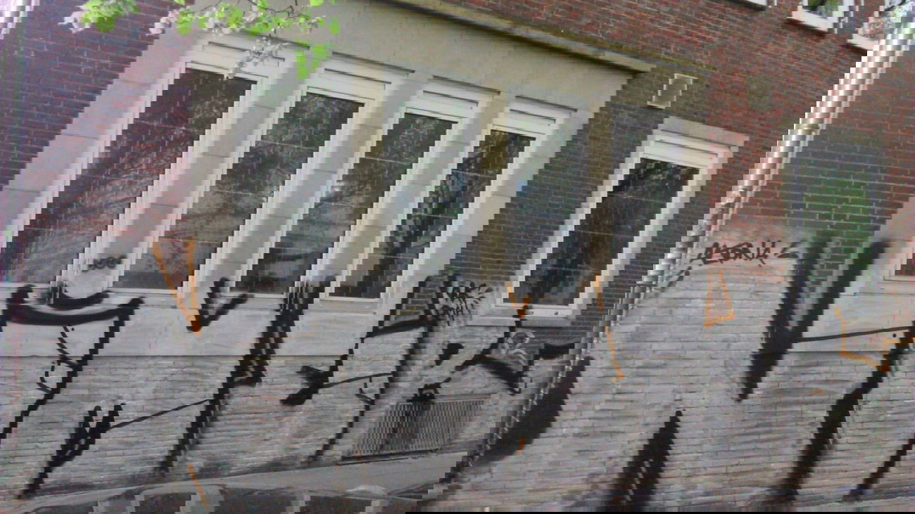 Graffiti Bombing in Hamburg - Photo by moschek - nimer (2015)