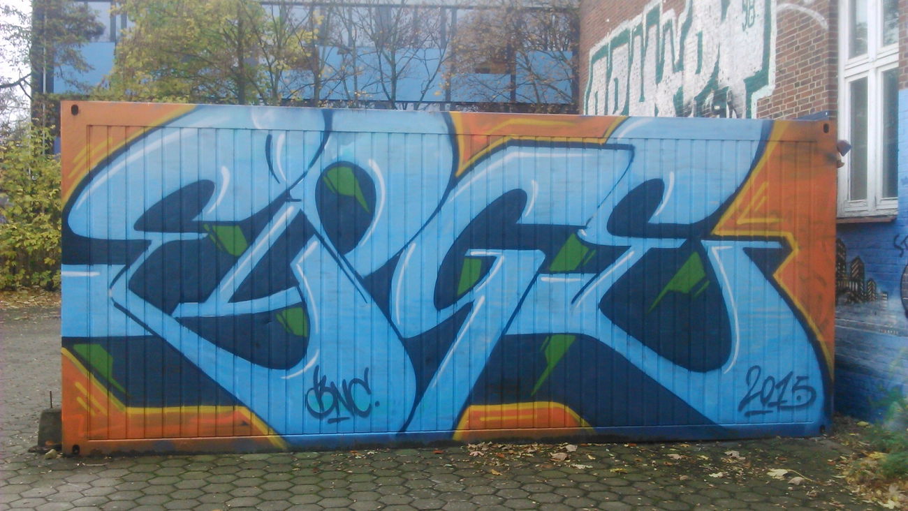 Graffiti Wall in Hamburg  - Photo by moschek - Edge, bnc (2015)