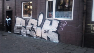 Graffiti Bombing in Hamburg  - Photo by moschek - Reik, qms (2015)