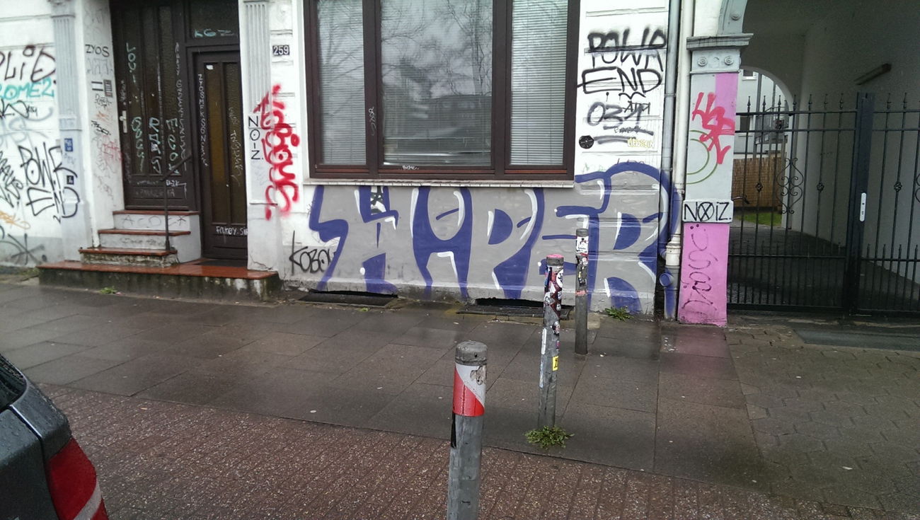 Graffiti Bombing in Hamburg - Photo by moschek - Hiper, hsr