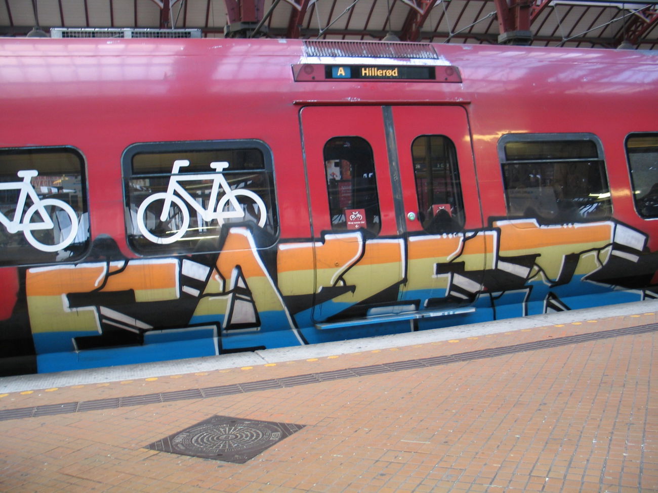 Graffiti Train in Kopenhagen  - Photo by moschek - eazer