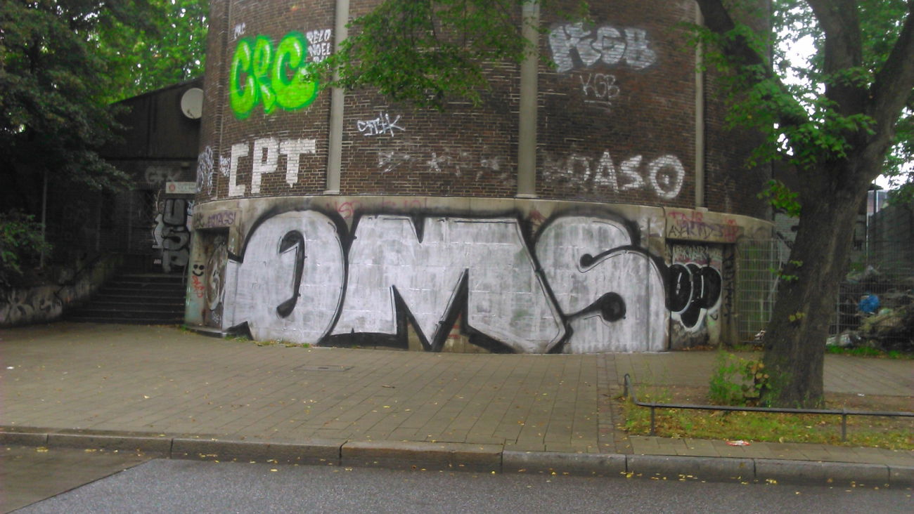 Graffiti Bombing in Hamburg  - Photo by moschek - Qms (2015)