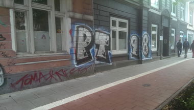 Graffiti Bombing in Hamburg - Photo by moschek - Pt98 (2016)