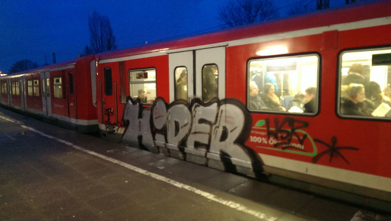 Graffiti Train - Photo by moschek - Hiper, hsr (2016)
