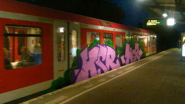 Graffiti Train in Wohnort - Photo by moschek - Hsr (2015)