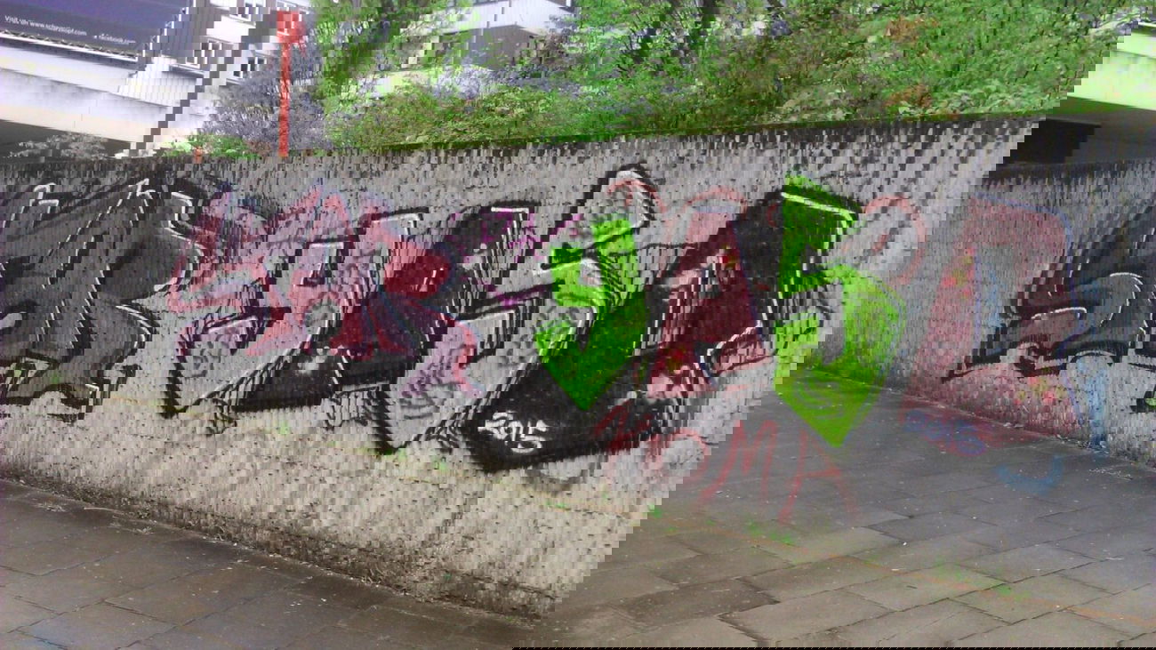 Graffiti Bombing in Hamburg - Photo by moschek - Star, yaso (2015)