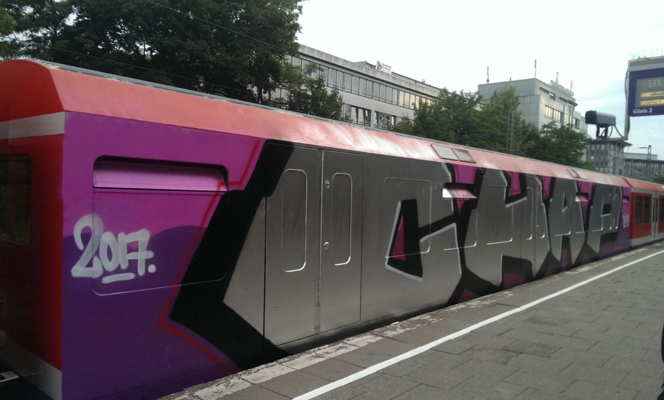 Graffiti Train in Hamburg - Photo by moschek - Chap